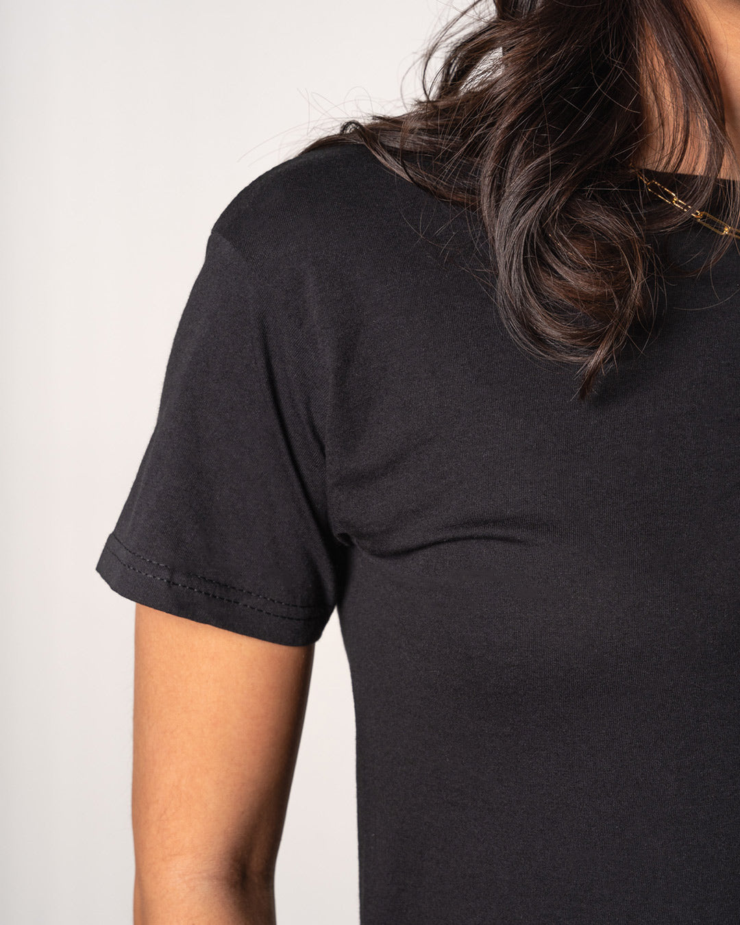 BASICS TEE