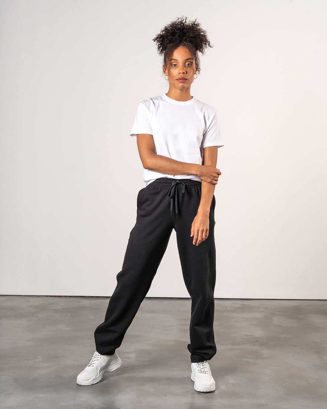BASICS TEE