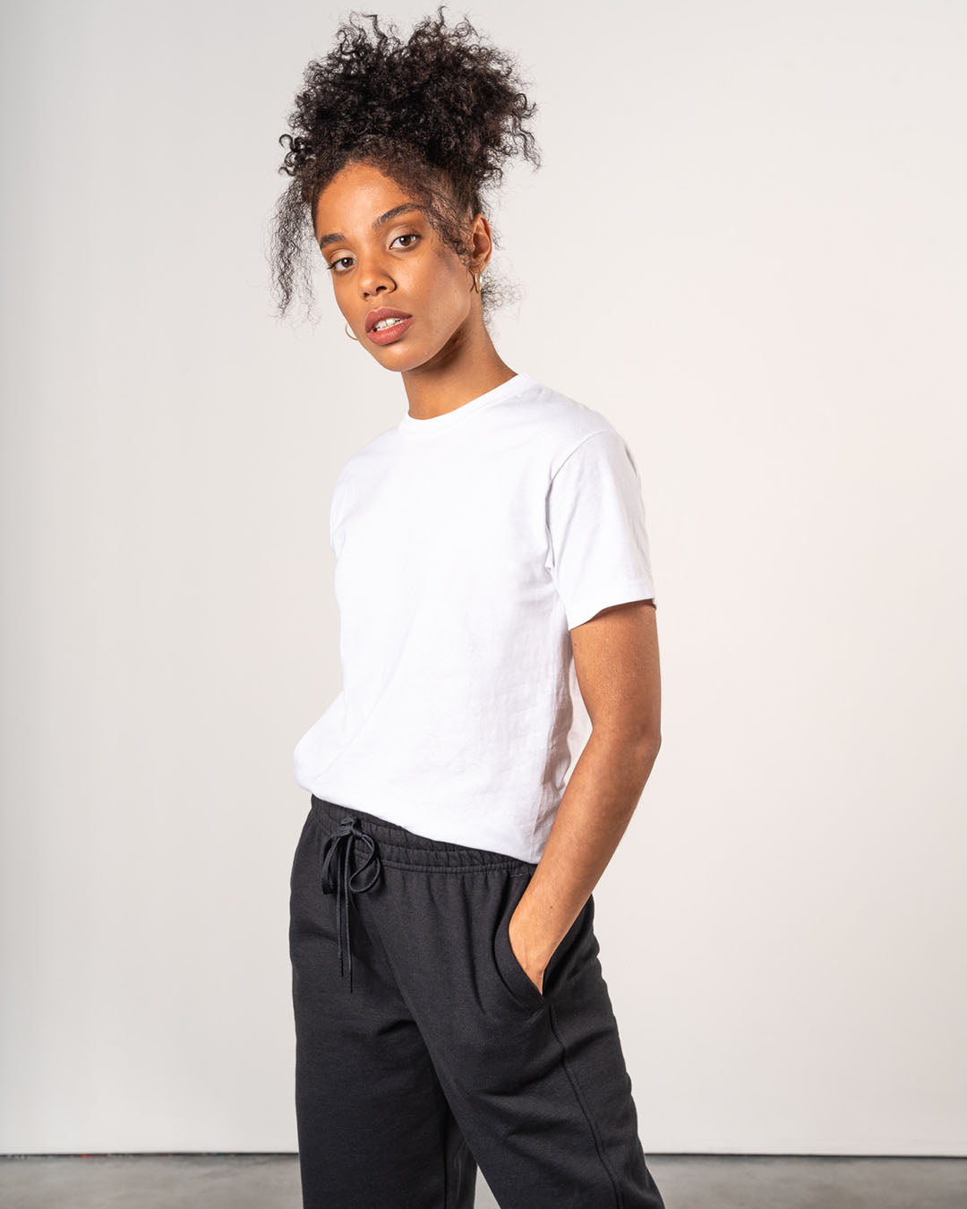 BASICS TEE