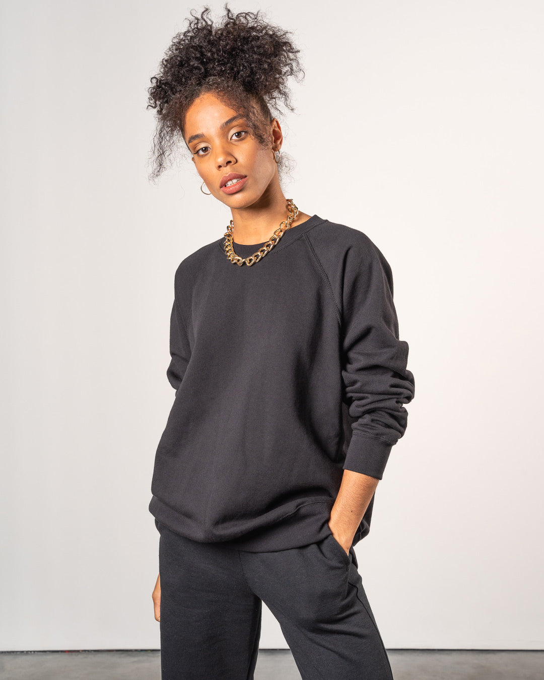 BASICS SWEATSHIRT
