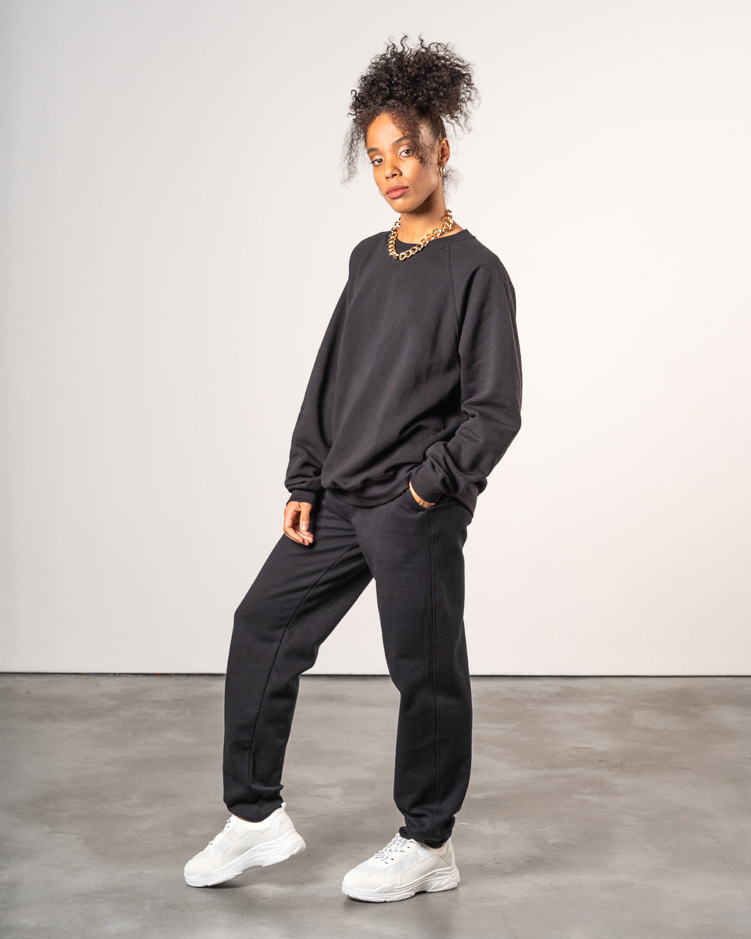 BASICS SWEATSHIRT