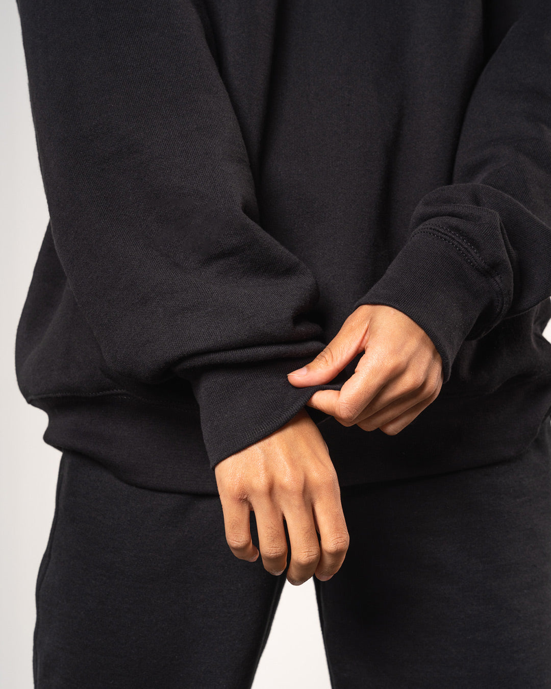 BASICS SWEATSHIRT