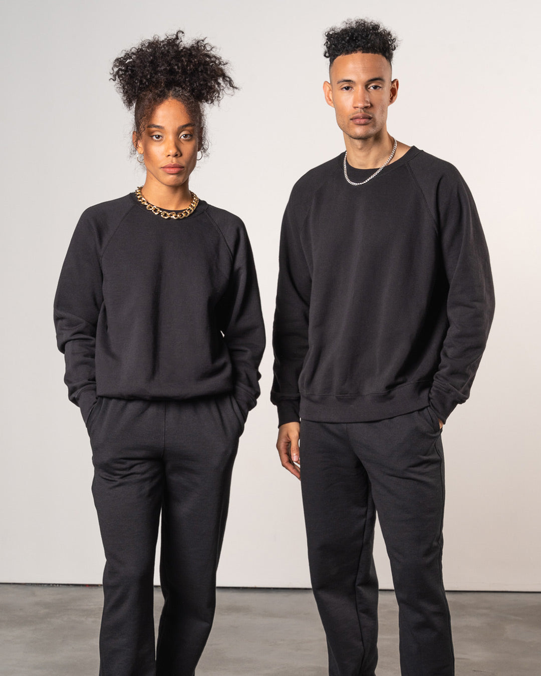 BASICS SWEATSHIRT