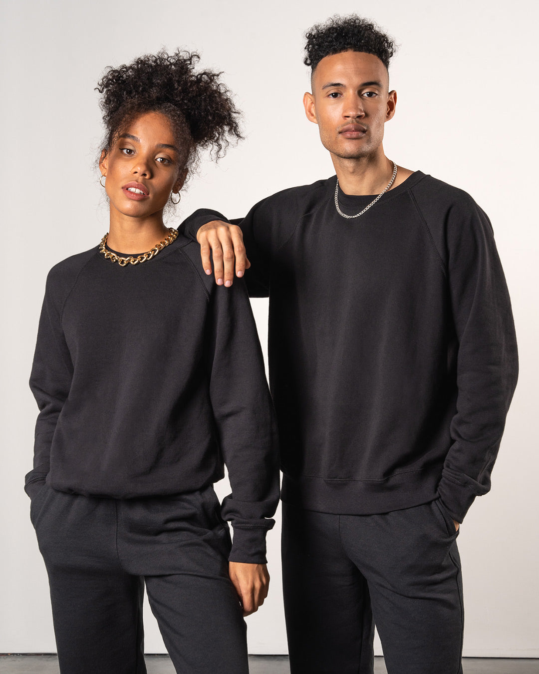 BASICS SWEATSHIRT