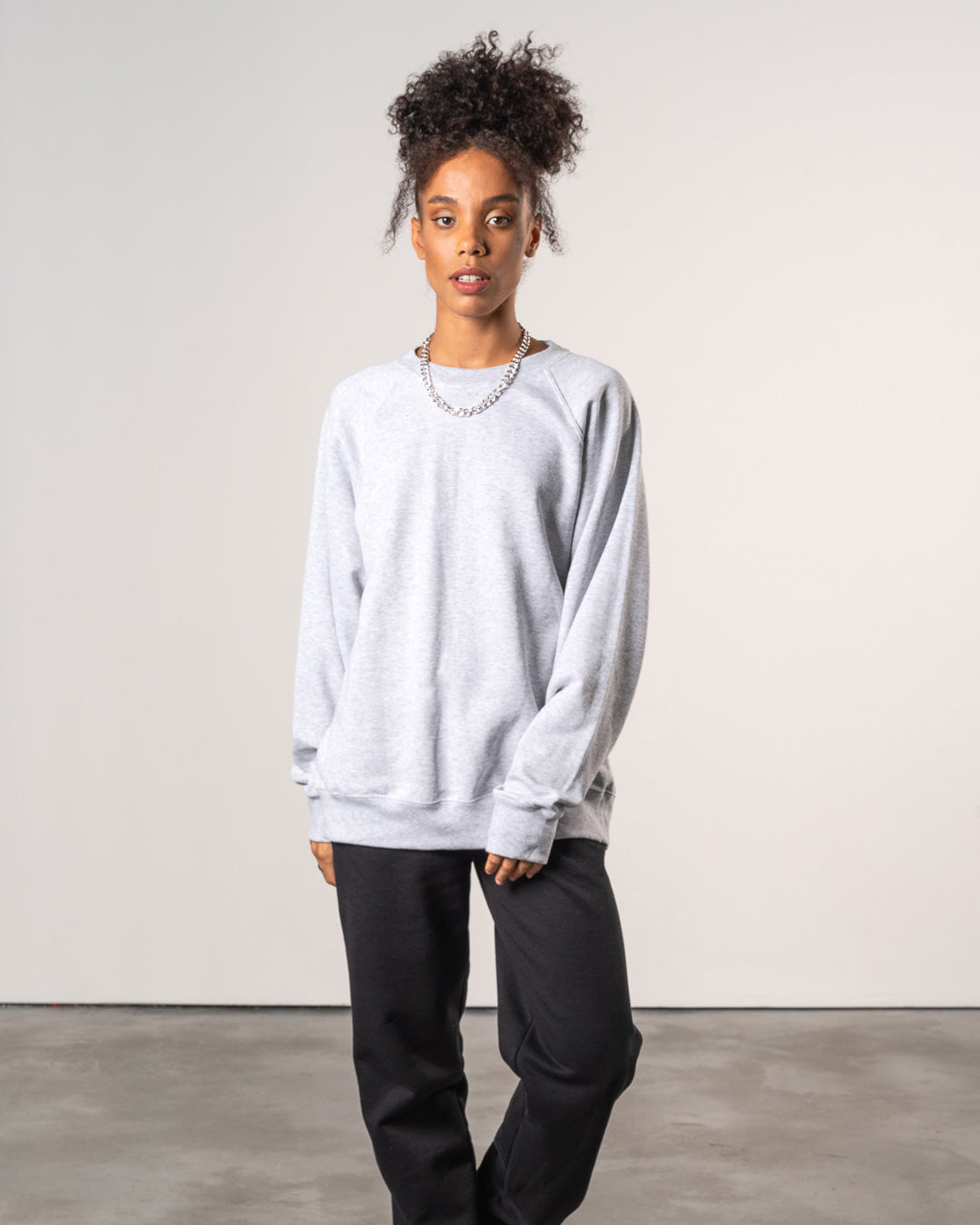 BASICS SWEATSHIRT