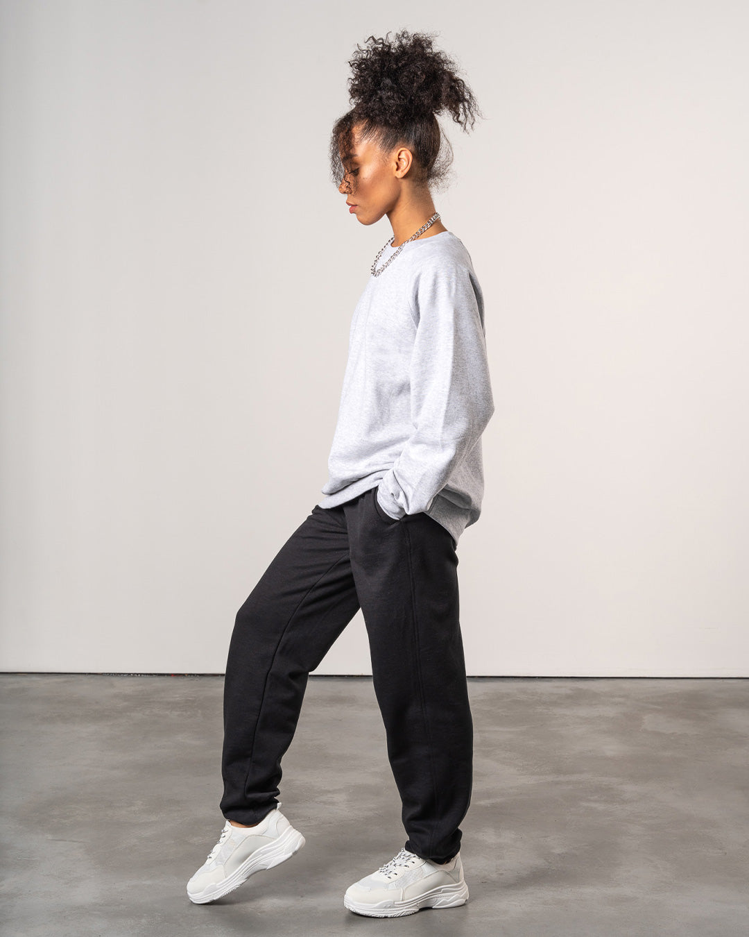 BASICS SWEATSHIRT