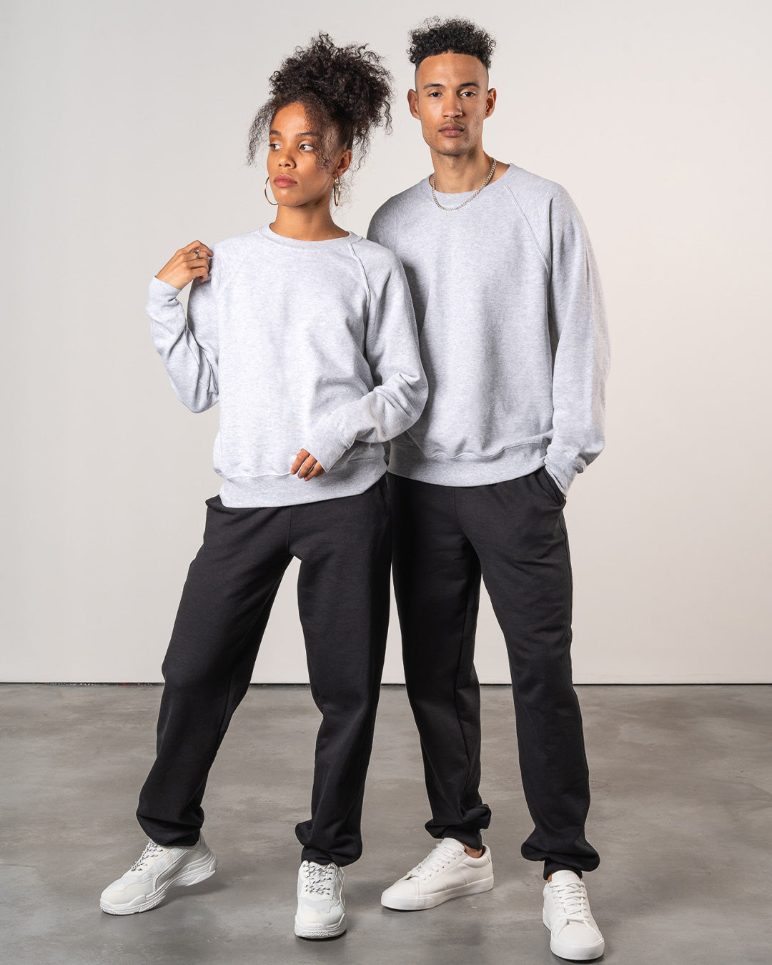 BASICS SWEATSHIRT